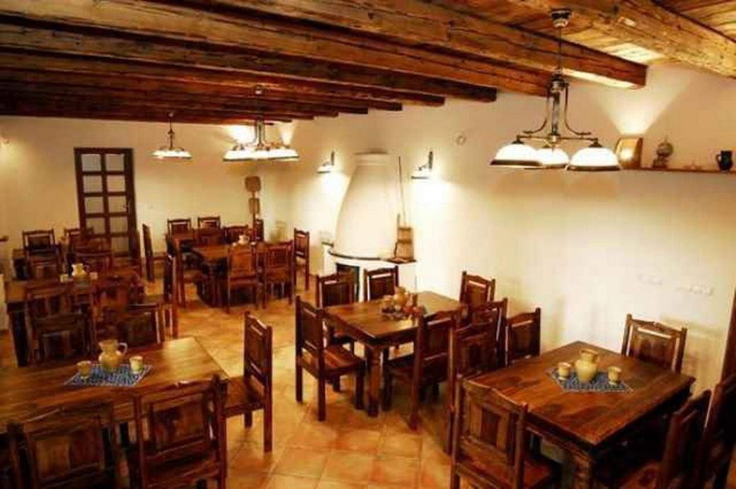 Malomudvar Etterem Cukraszda Panzio Es Rendezvenyhaz Gyöngyös Exterior foto