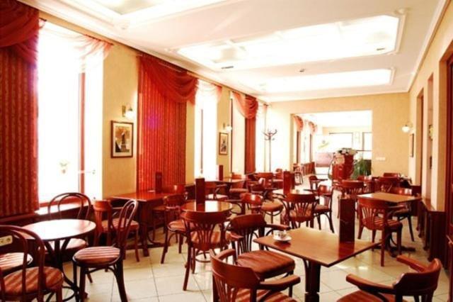 Malomudvar Etterem Cukraszda Panzio Es Rendezvenyhaz Gyöngyös Exterior foto